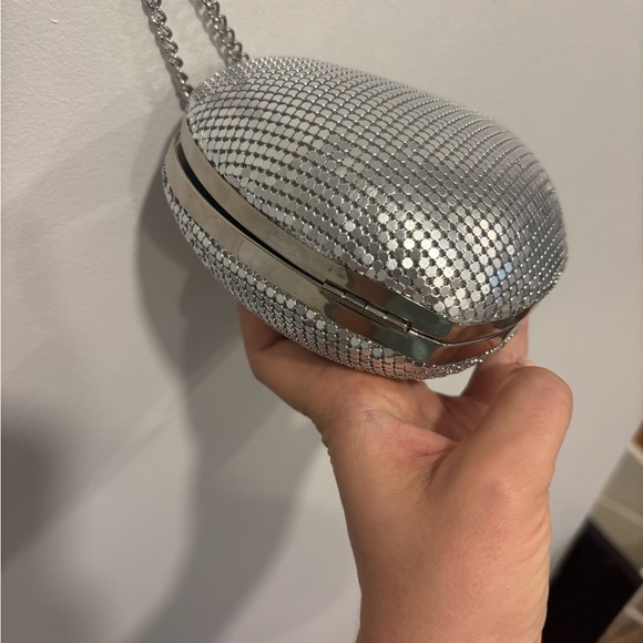 Forever 21 Elegant Silver Heart Mesh Clutch - Picture 4 of 6